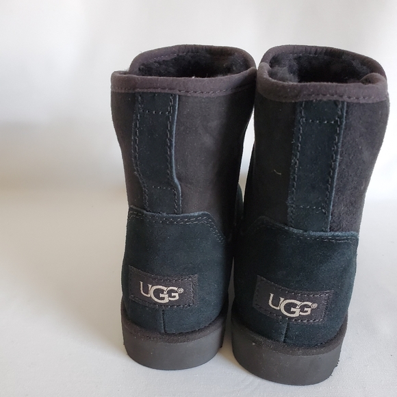 UGG size 5 Ankle boots - Picture 2 of 8